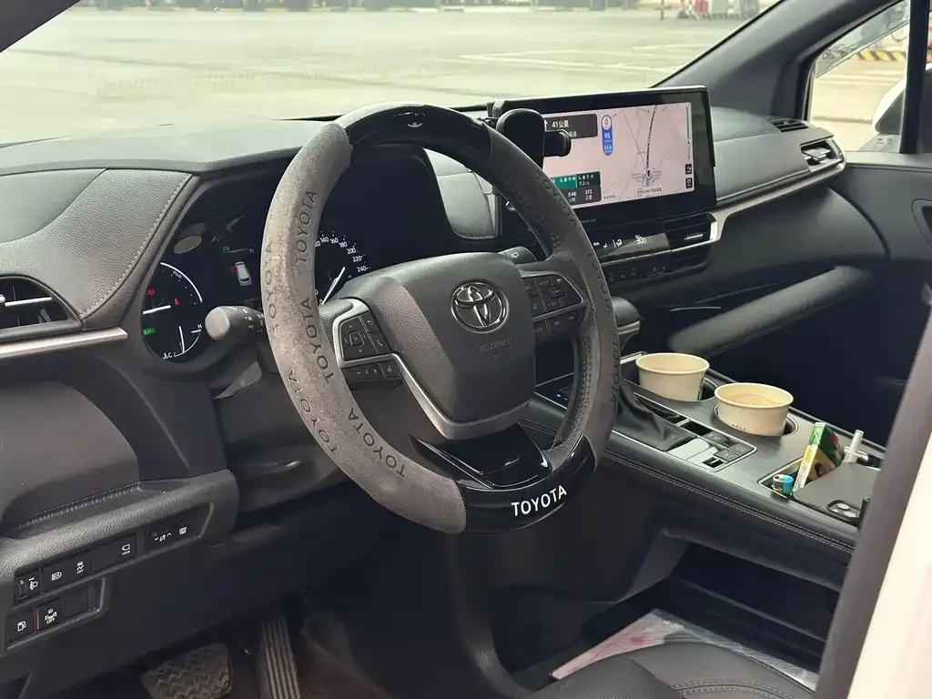 Toyota Sienna 2024 из CN, фото 9
