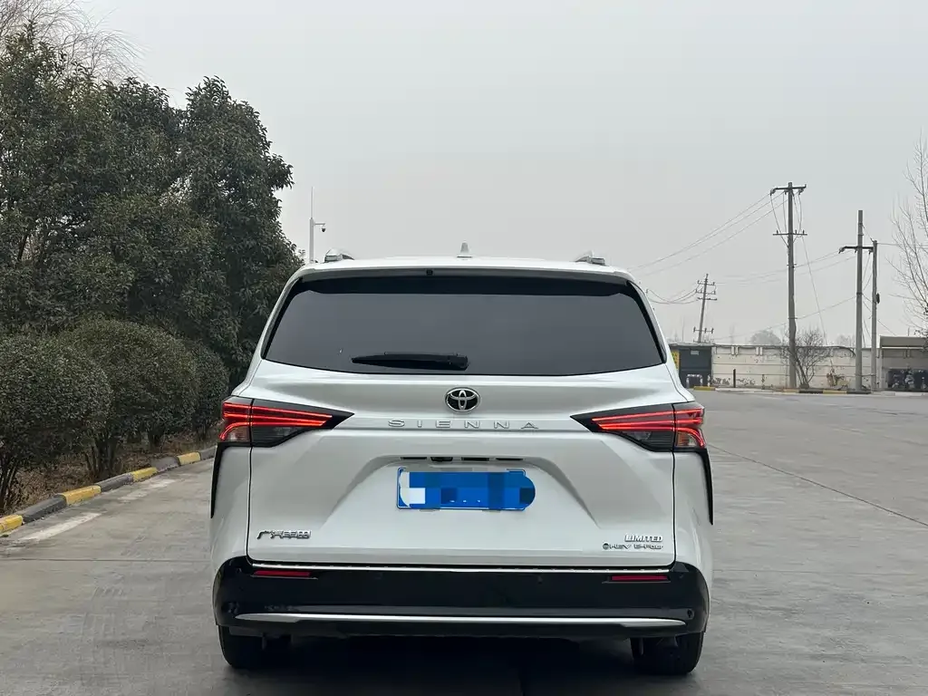 Toyota Sienna 2024 из CN, фото 4