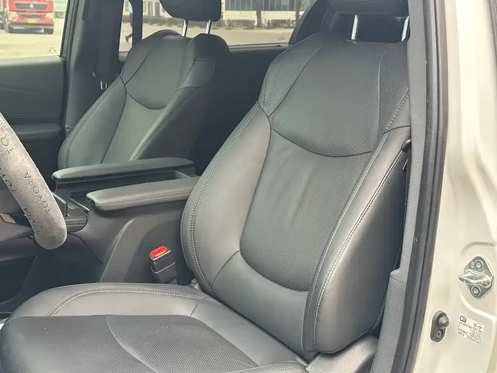 Toyota Sienna 2024 из CN, фото 8