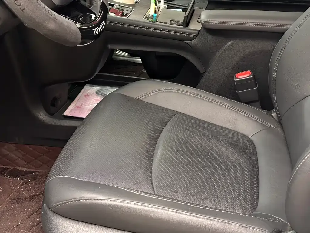 Toyota Sienna 2024 из CN, фото 3