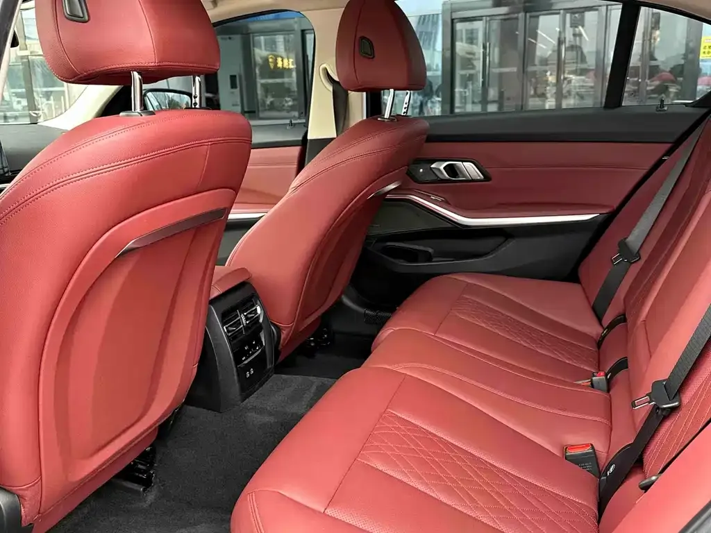BMW 3 Series 2024 из CN, фото 10