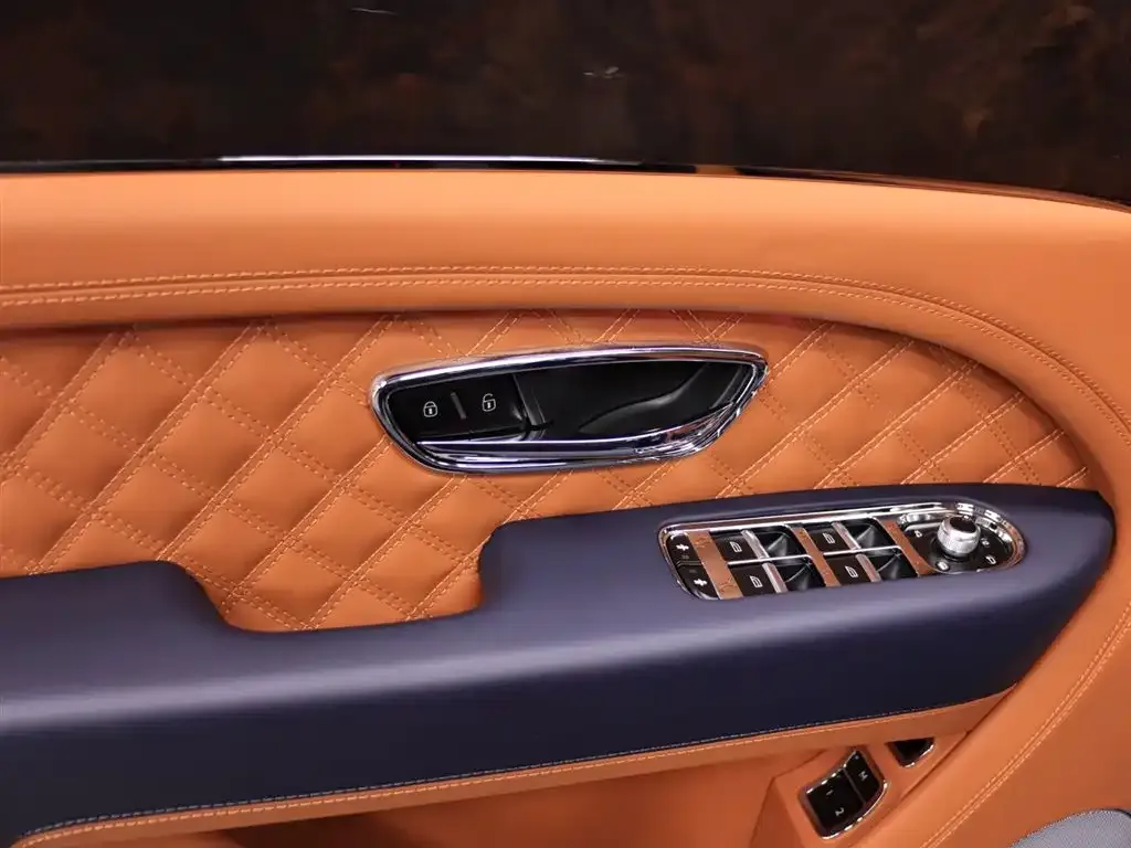 Bentley Bentayga 2022 из CN, фото 2
