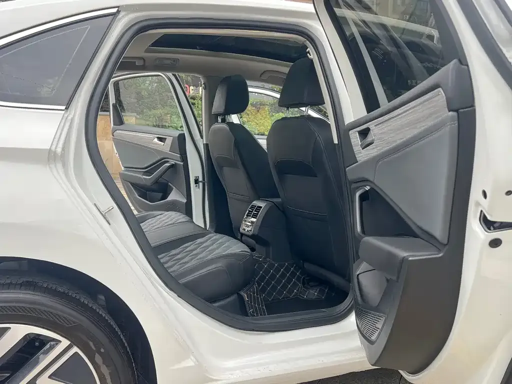 Volkswagen Sagitar 2023 из CN, фото 2