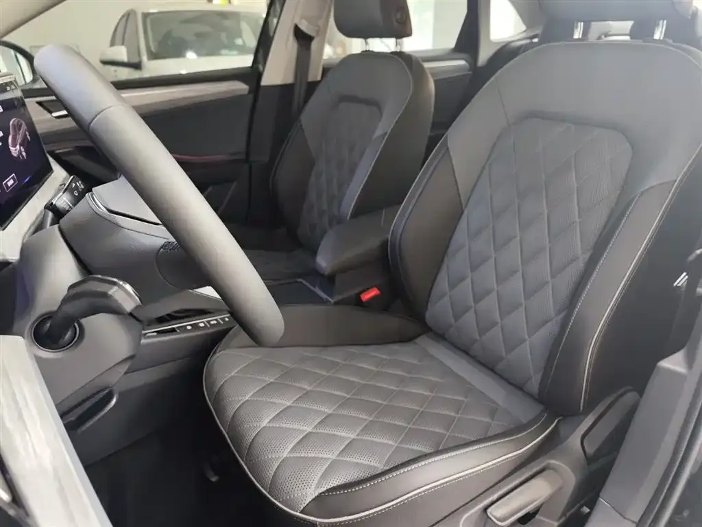 Volkswagen Sagitar 2023 из CN, фото 3