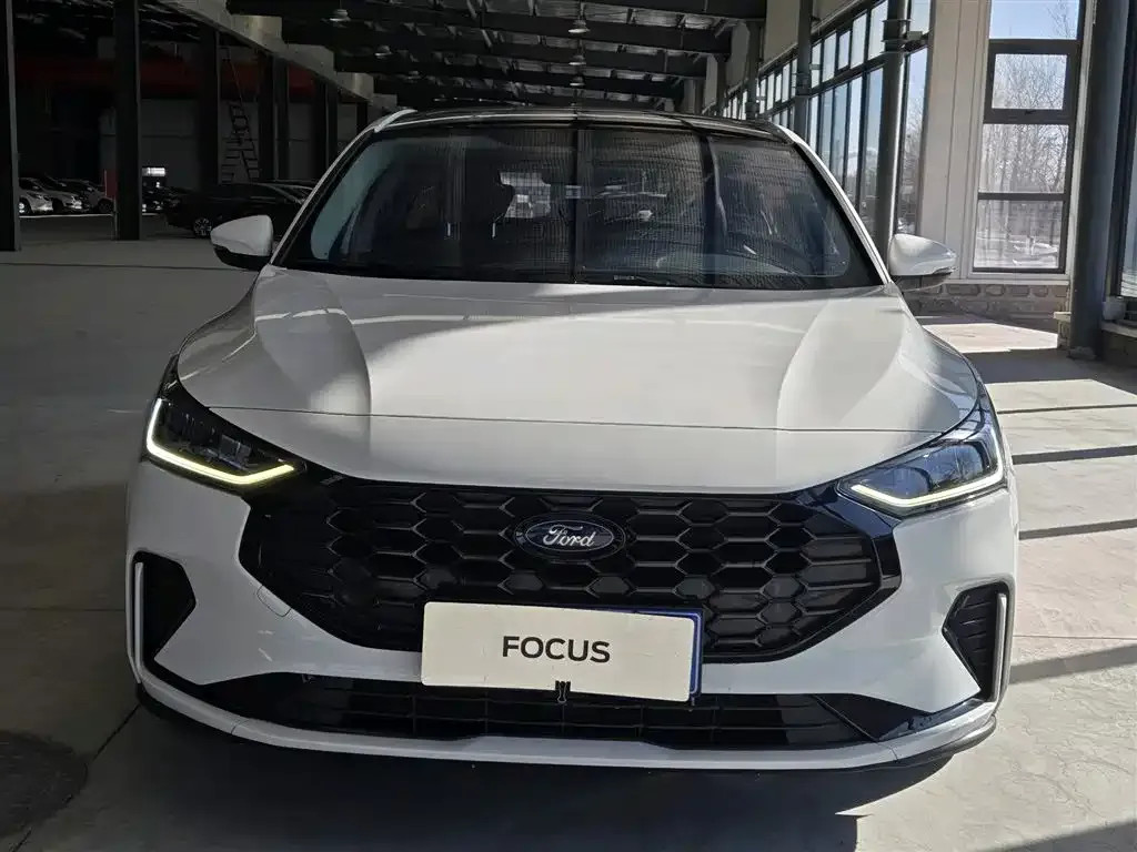 Ford Focus 2023 из CN, фото 8