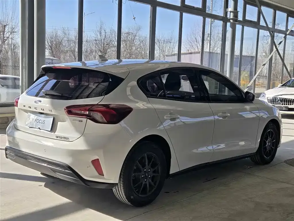 Ford Focus 2023 из CN, фото 5
