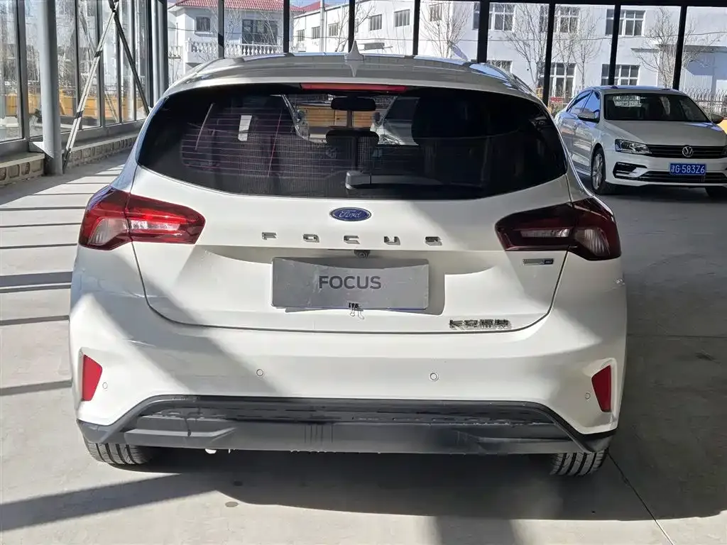 Ford Focus 2023 из CN, фото 4