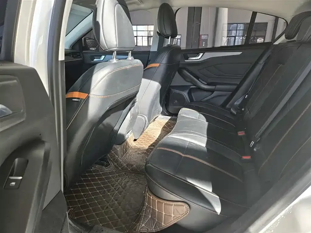 Ford Focus 2023 из CN, фото 2
