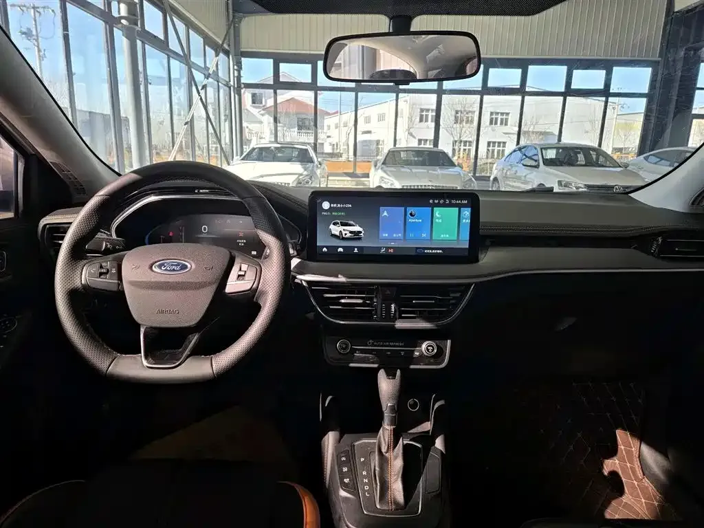 Ford Focus 2023 из CN, фото 9