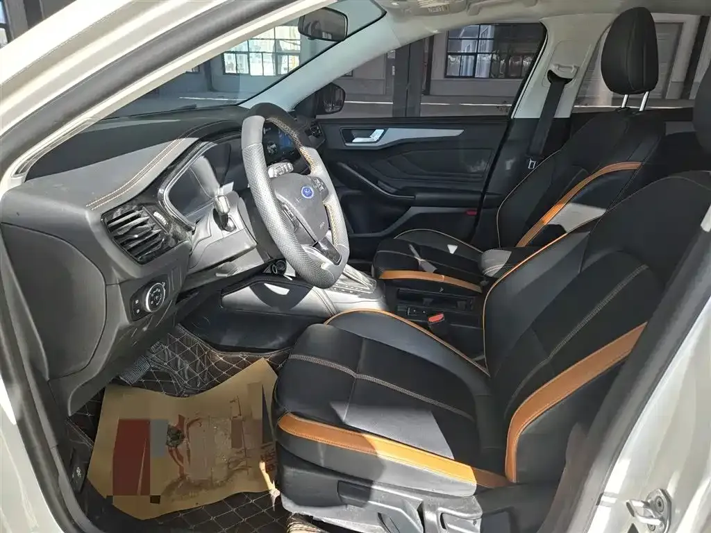 Ford Focus 2023 из CN, фото 3