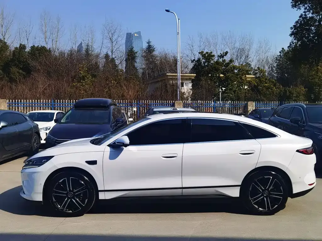 BYD Qin L — фото 4