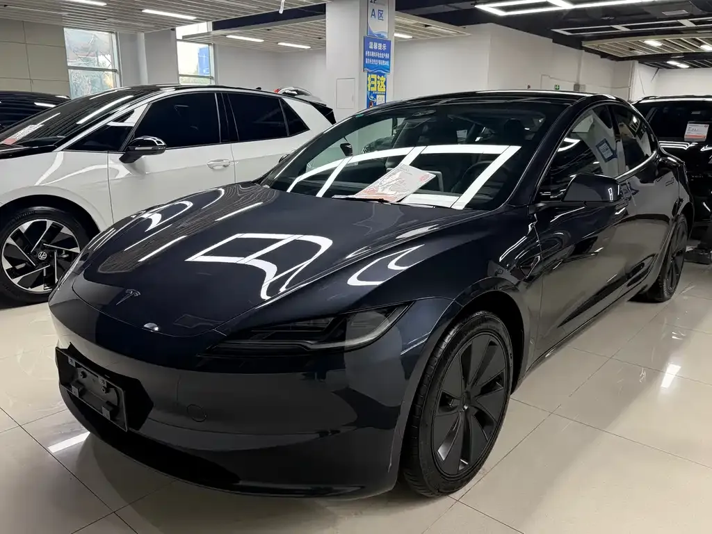Tesla Model 3 — фото 1
