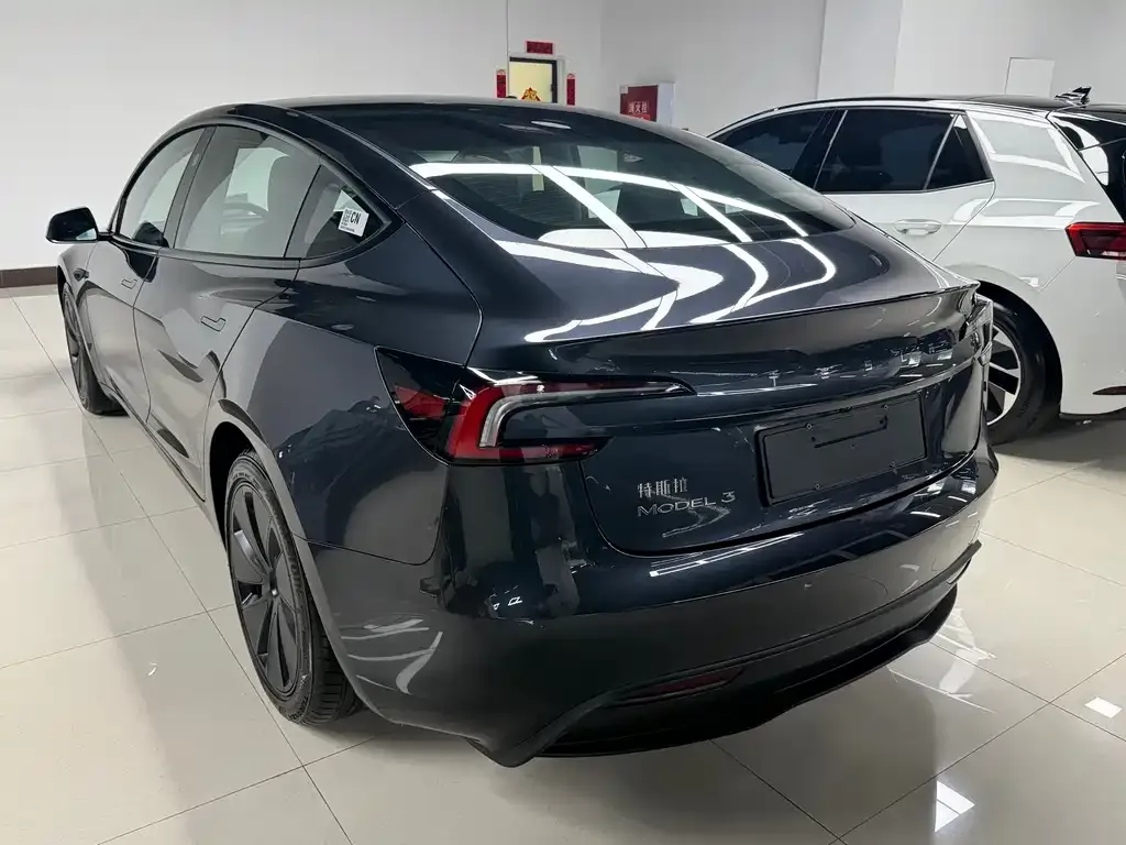 Tesla Model 3 — фото 4