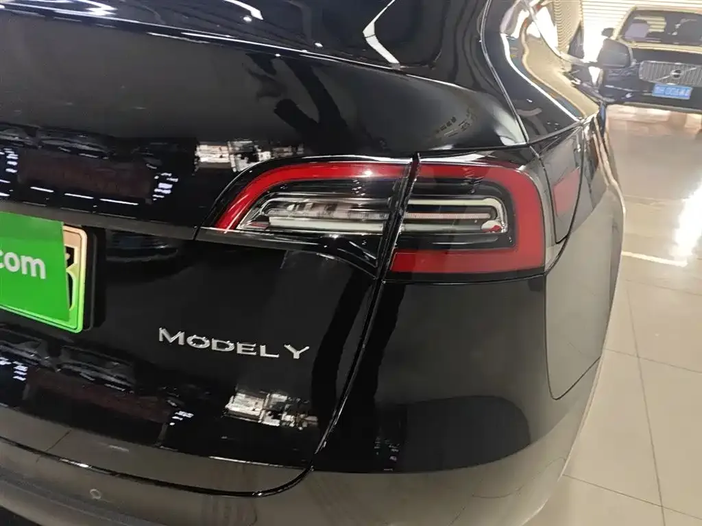 Tesla Model Y — фото 5
