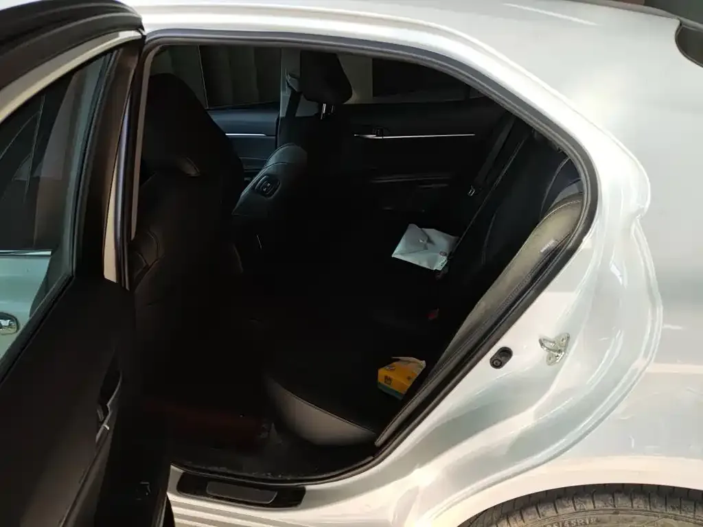 Toyota Camry 2023 из CN, фото 2