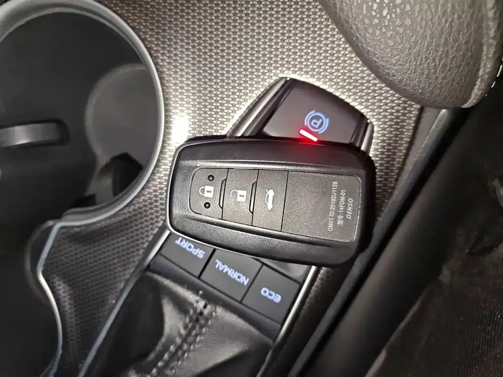 Toyota Camry 2023 из CN, фото 3