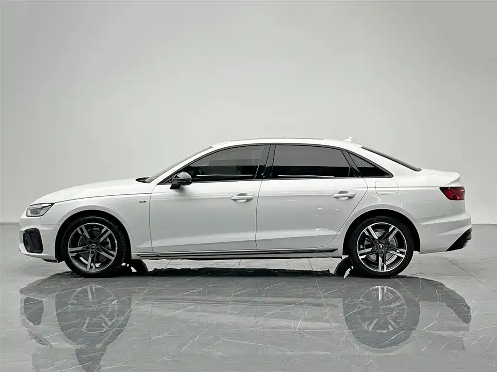 Audi A4L 2023 из CN, фото 3