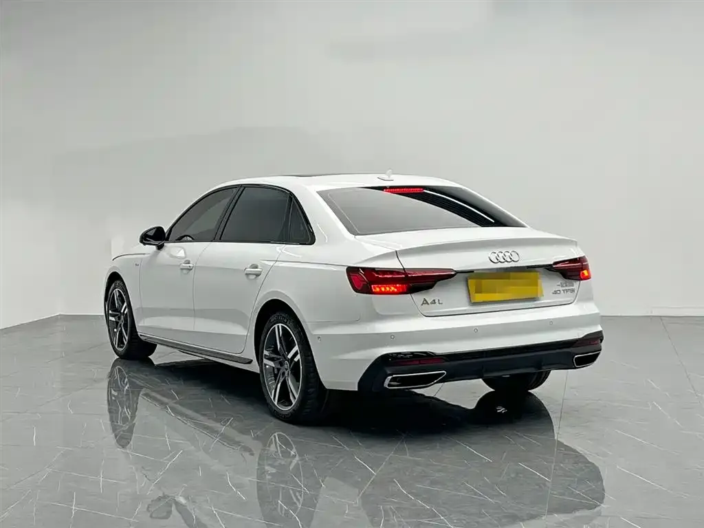 Audi A4L 2023 из CN, фото 2