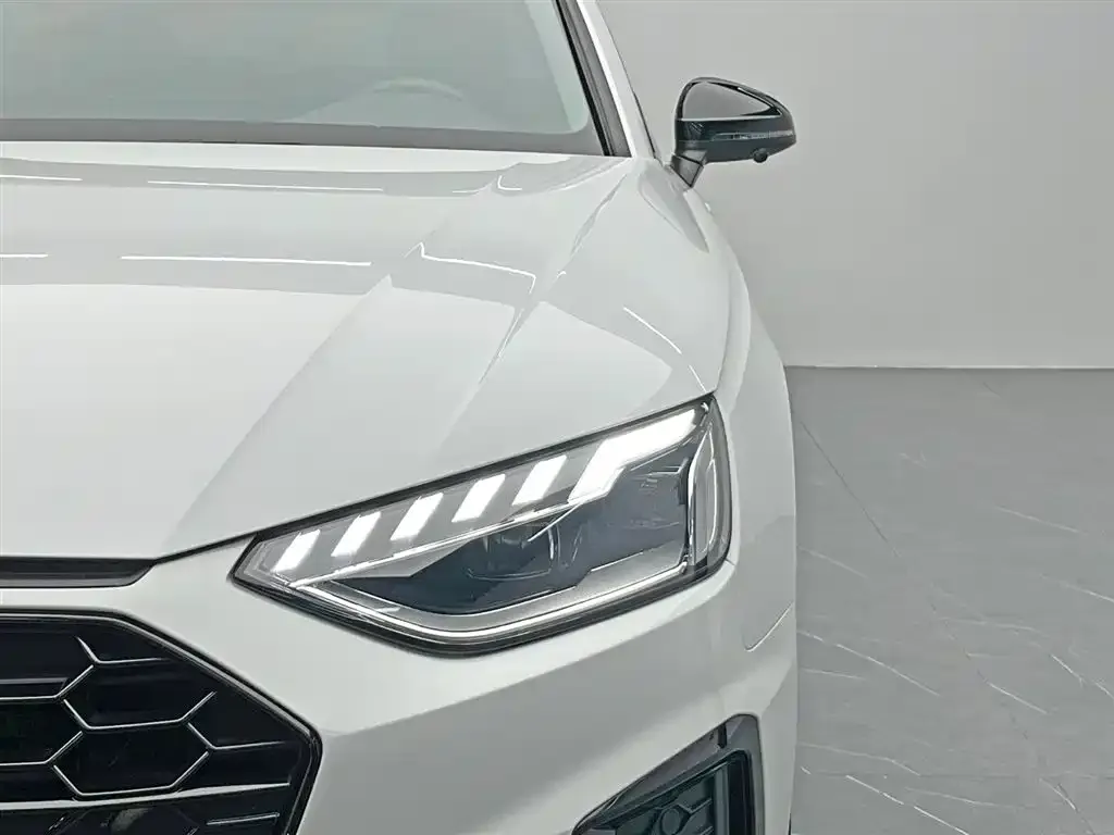 Audi A4L 2023 из CN, фото 4