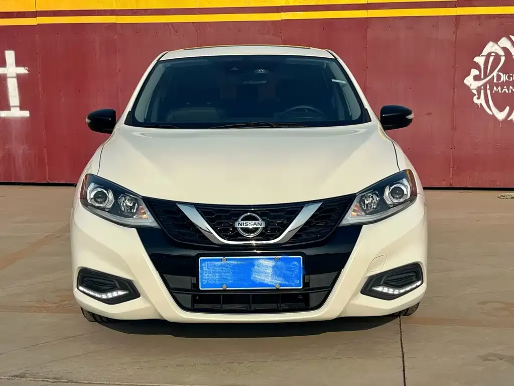 Nissan Tiida — фото 3