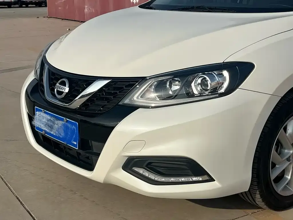Nissan Tiida — фото 10