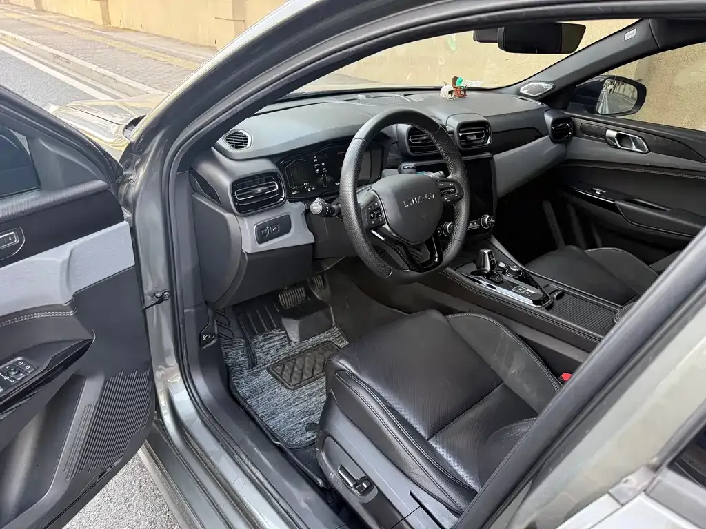 Lynk & Co 03 — фото 9