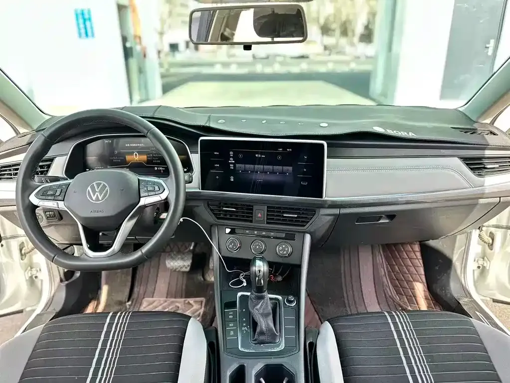 Volkswagen Bora 2024 из CN, фото 7