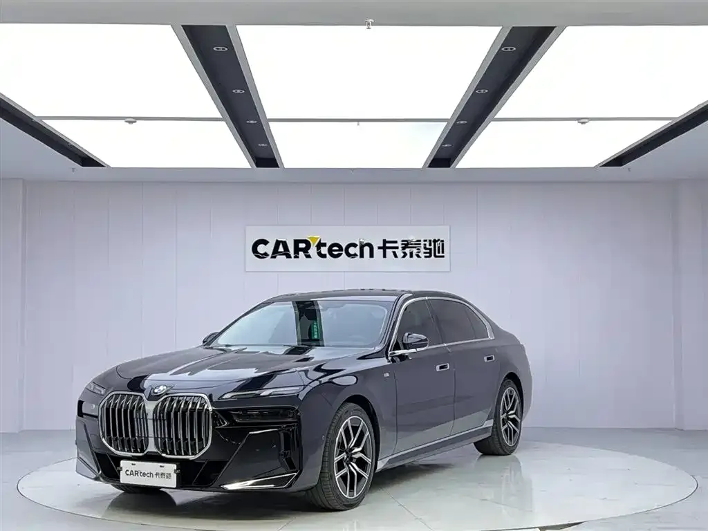 BMW 7 Series 2023 из CN, фото 1