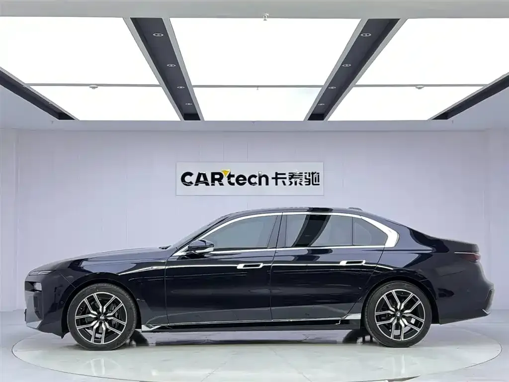 BMW 7 Series 2023 из CN, фото 7