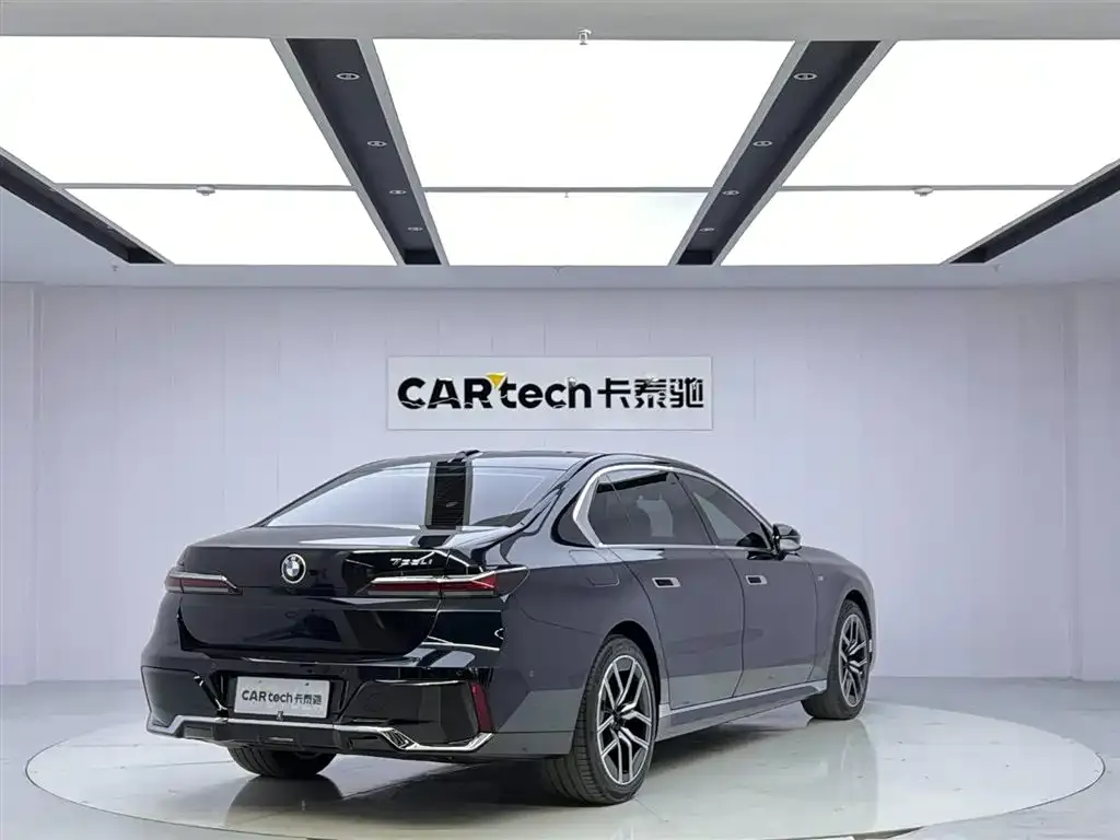 BMW 7 Series 2023 из CN, фото 8
