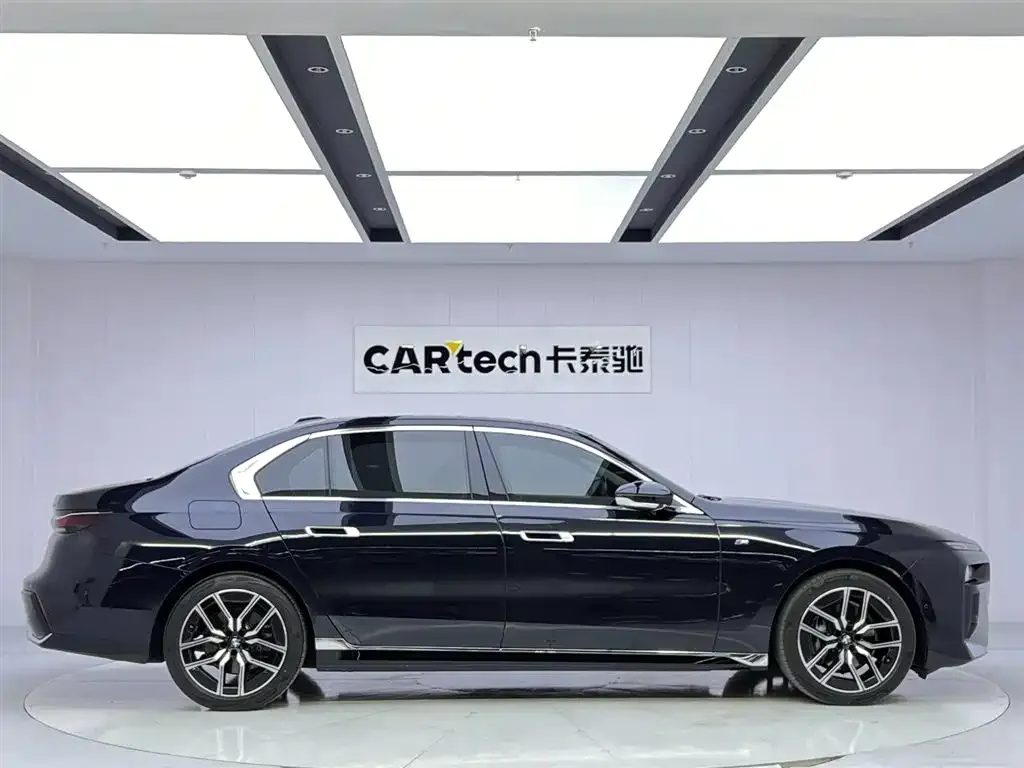 BMW 7 Series 2023 из CN, фото 5