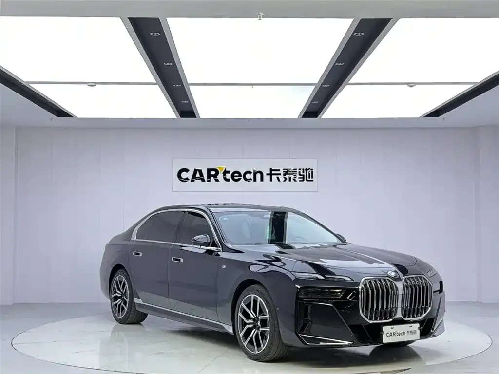 BMW 7 Series 2023 из CN, фото 9