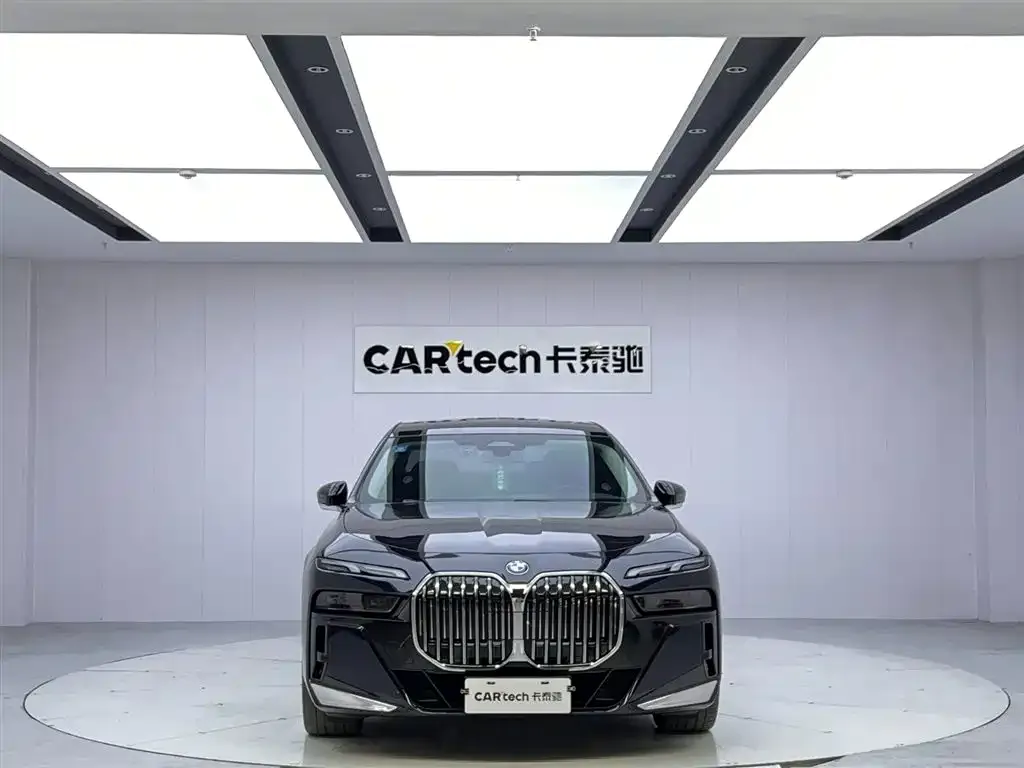 BMW 7 Series 2023 из CN, фото 3