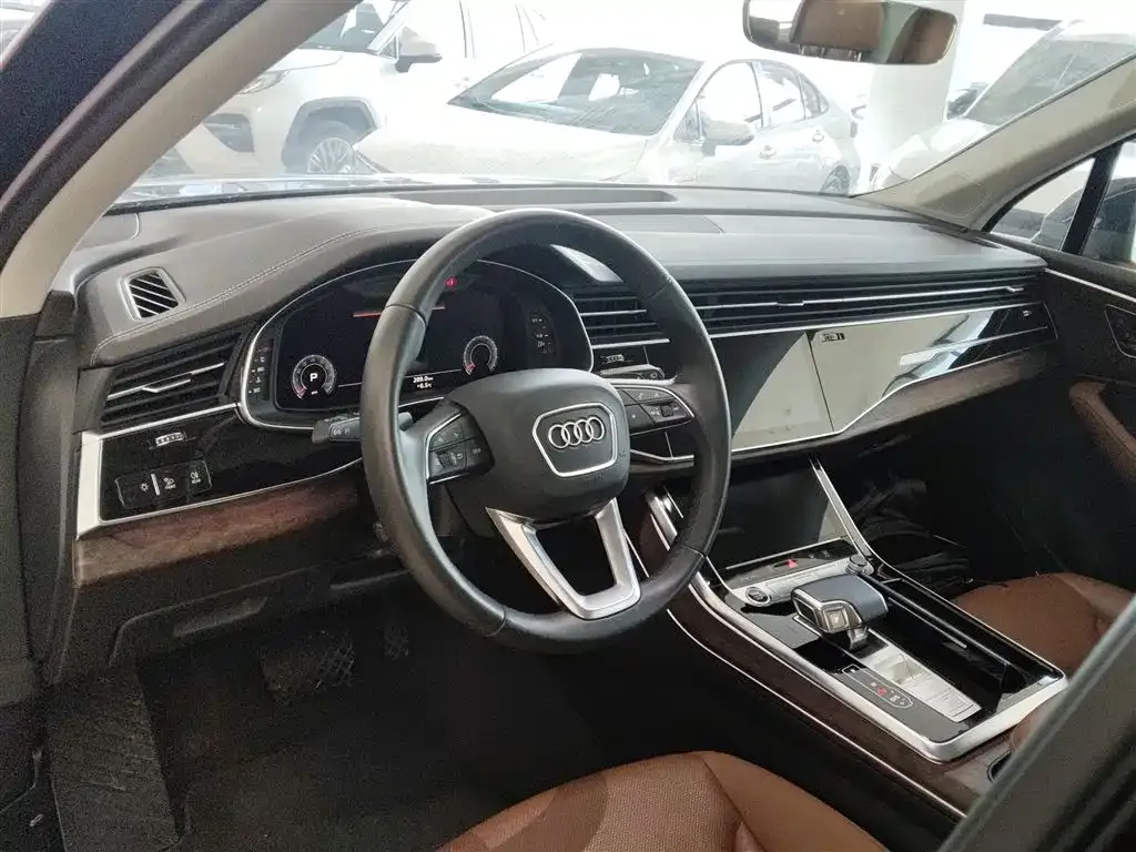 Audi Q7 2023 из CN, фото 2