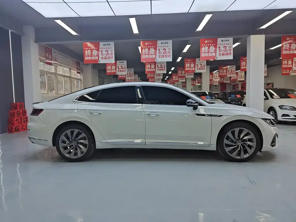 Volkswagen CC 2023 из CN, фото 2