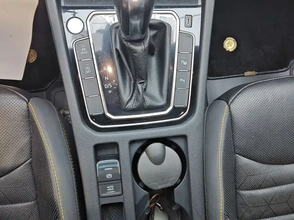 Volkswagen CC 2023 из CN, фото 7