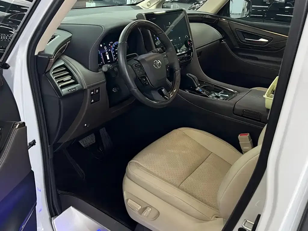 Toyota Alphard — фото 6