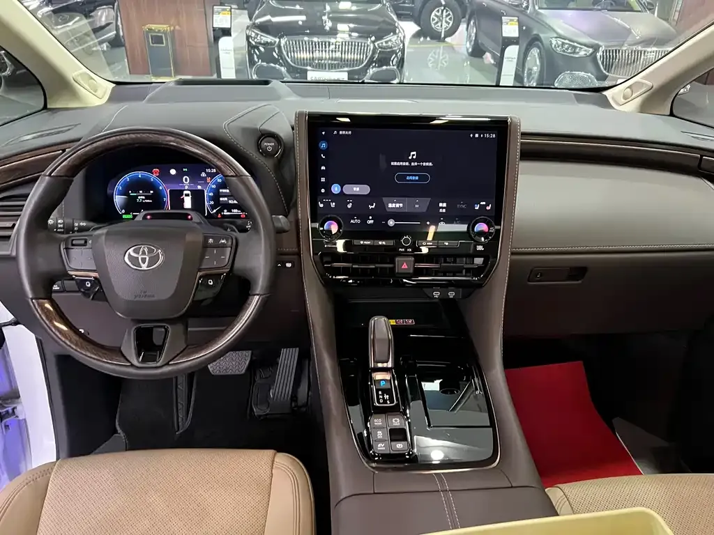 Toyota Alphard — фото 9