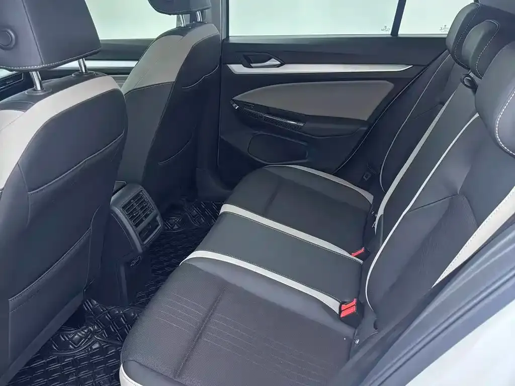Volkswagen Golf 2022 из CN, фото 7