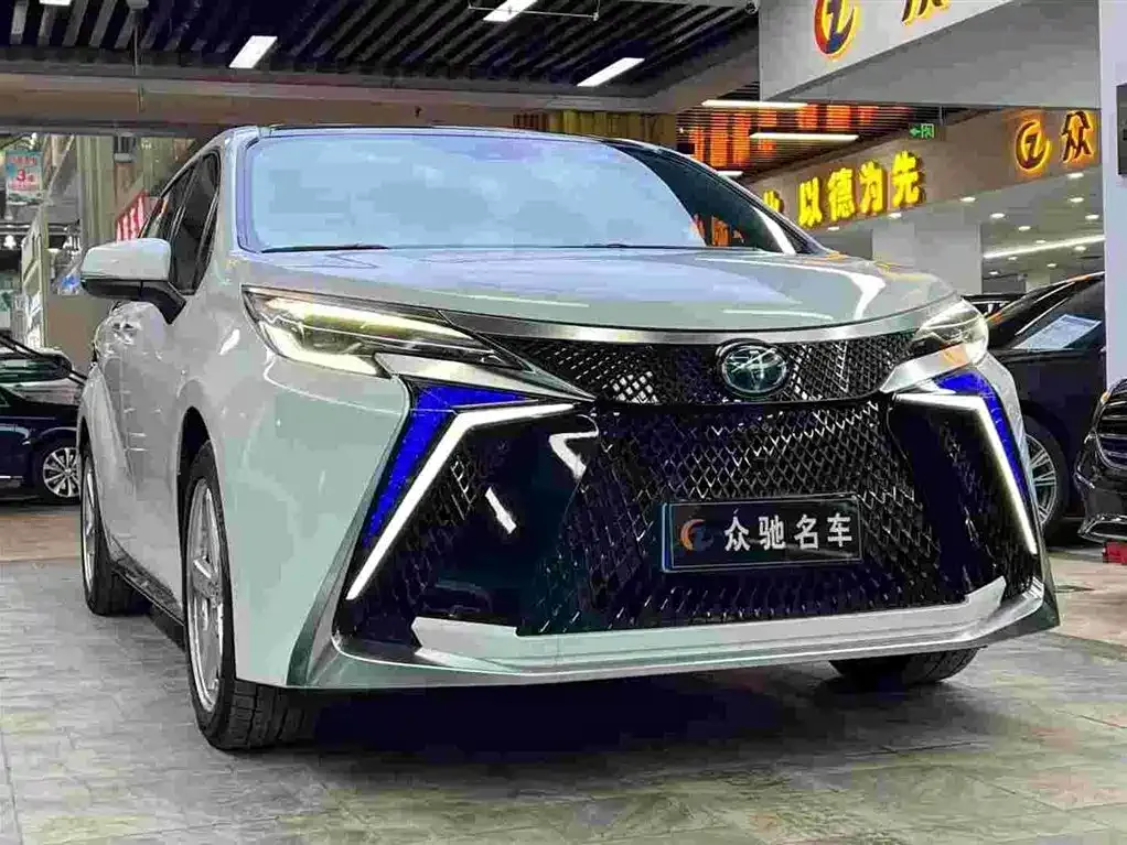 Toyota Sienna 2023 из CN, фото 1