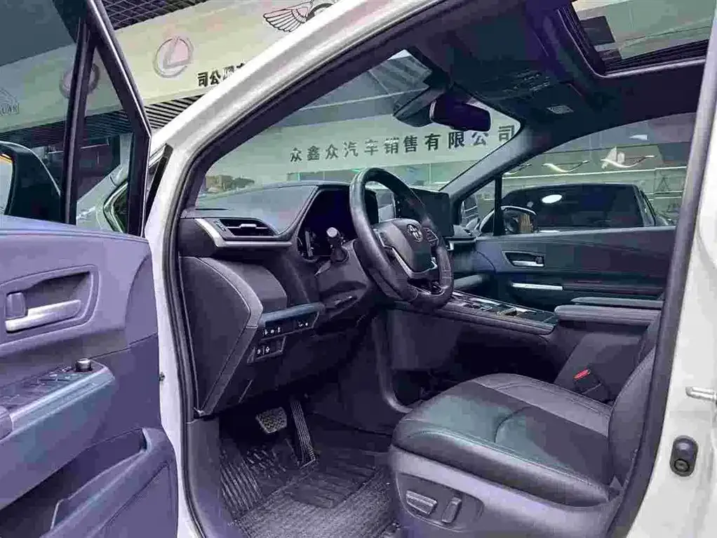 Toyota Sienna 2023 из CN, фото 4