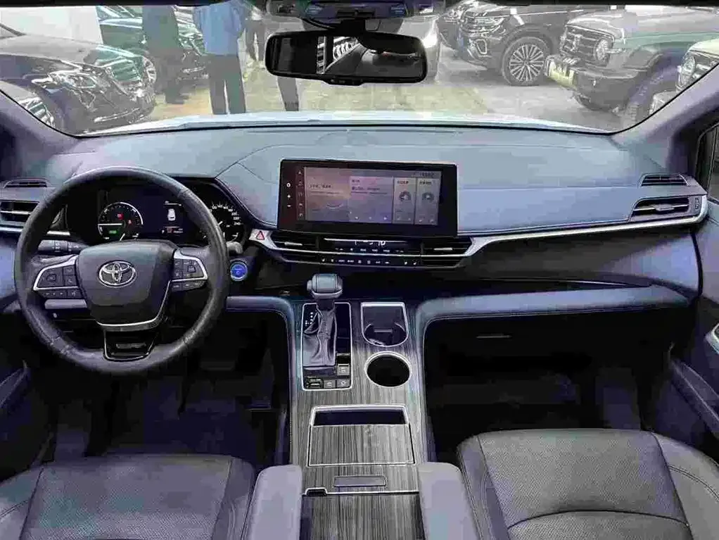 Toyota Sienna 2023 из CN, фото 2