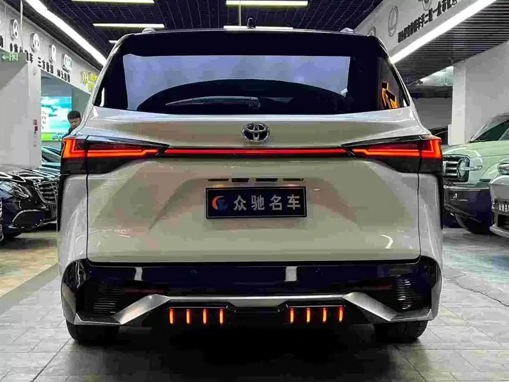 Toyota Sienna 2023 из CN, фото 8