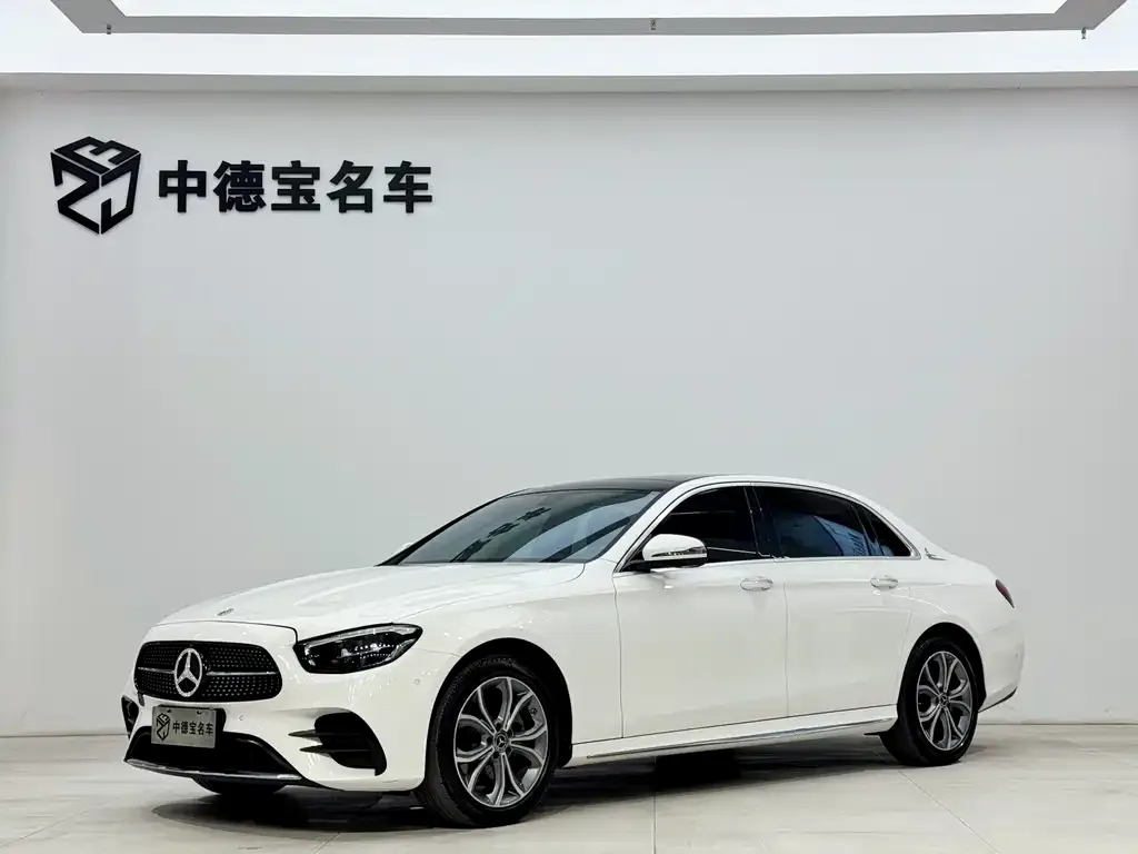 Mercedes-Benz E-Class — фото 1