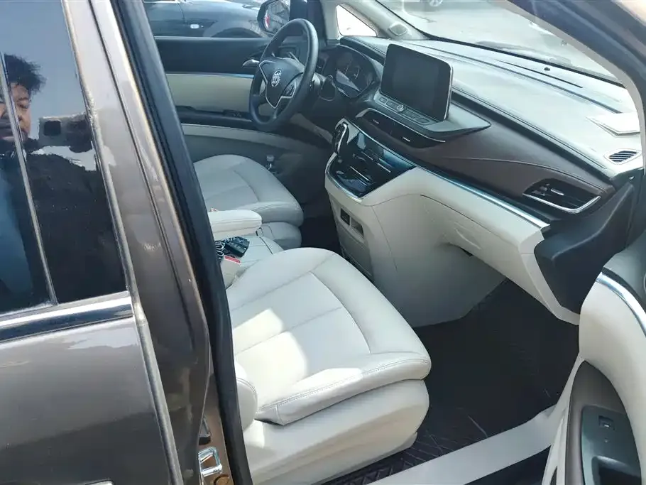 Buick GL8 2023 из CN, фото 3
