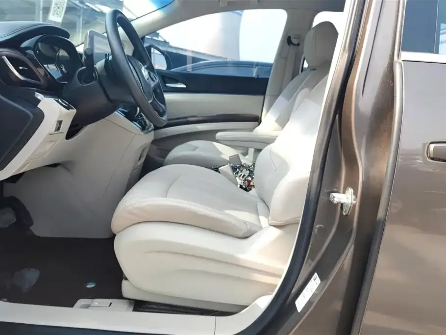 Buick GL8 2023 из CN, фото 10