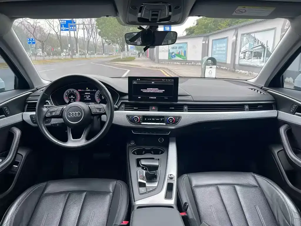 Audi A4L 2021 из CN, фото 2