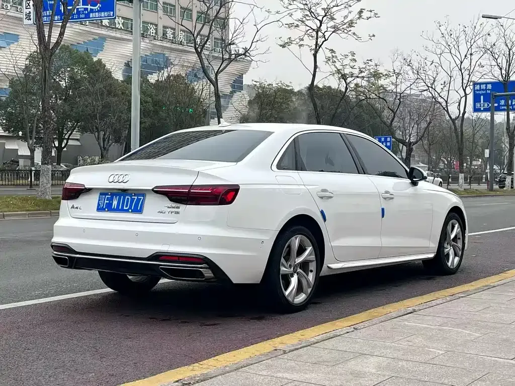 Audi A4L 2021 из CN, фото 5