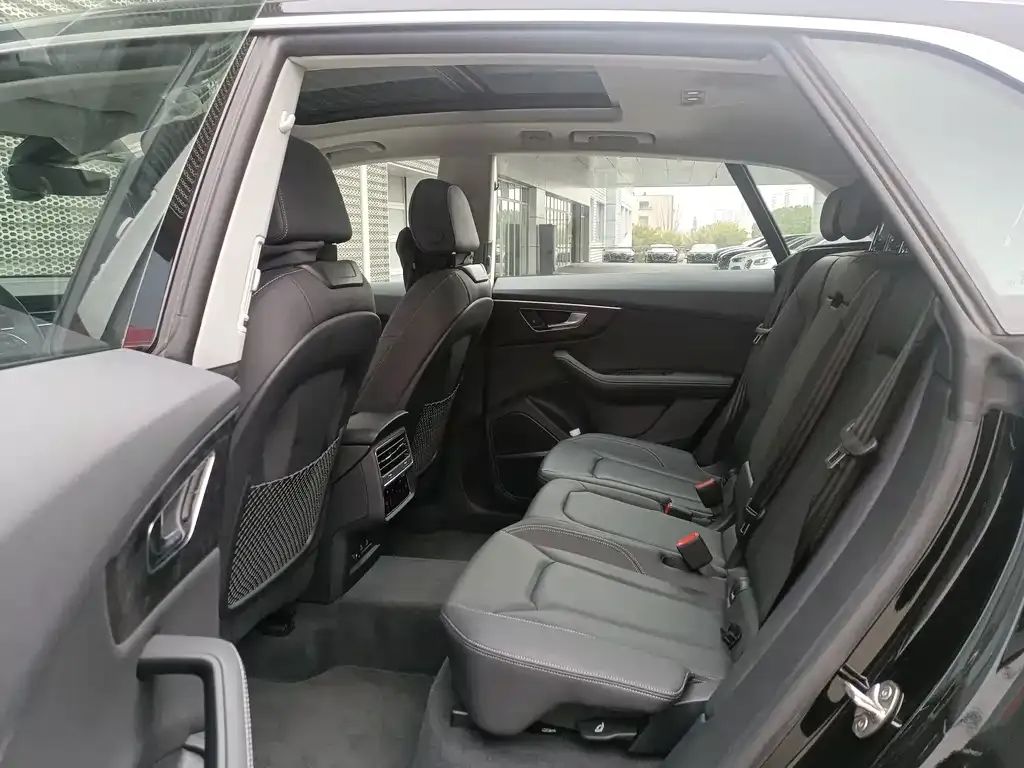 Audi Q8 2024 из CN, фото 4