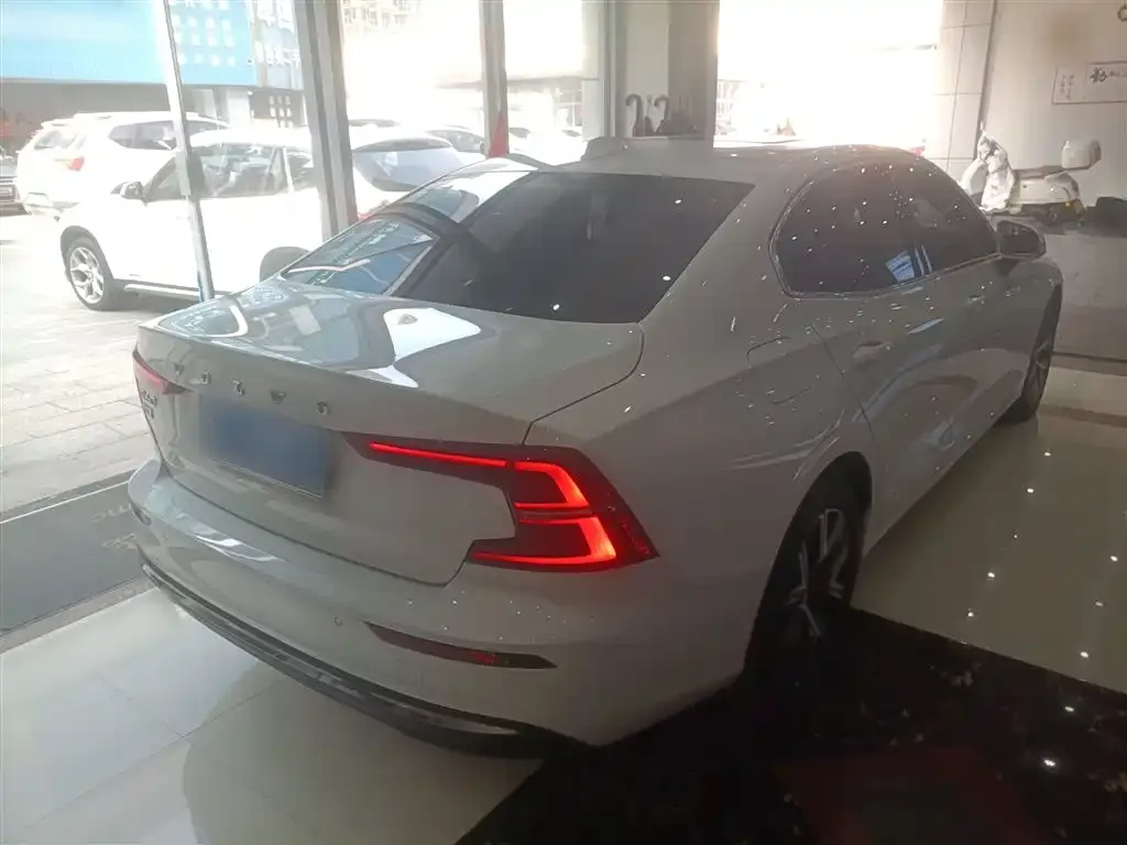 Volvo S60 2025 из CN, фото 9
